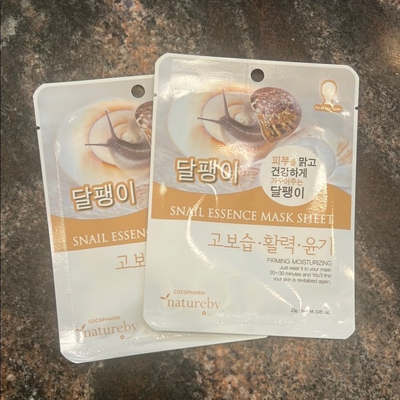 🎁 FREE Gift! Snail Essence Face Mask (Set of 2) With any $25+ Purchase - Picture 1 of 10